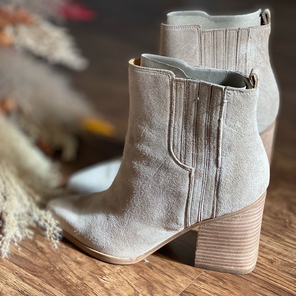 Marc Fisher Oshay Pointed toe Booties. Size 10 women’s. Cloud Suede. - Picture 9 of 12